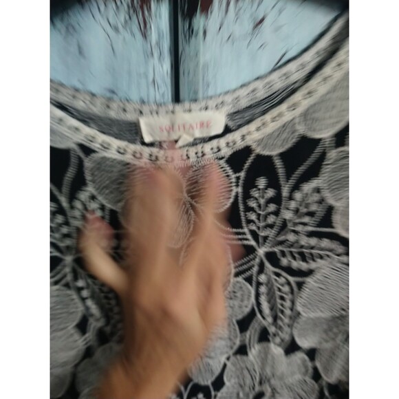 Solitaire Puff Sleeve Anthropologie Embroidered Top Medium - Picture 5 of 10